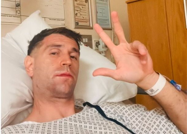 El Dibu Martínez llevó tranquilidad tras su operación de mandíbula: Salió todo bien