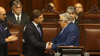 José Mujica aceptó la invitación del actual presidente uruguayo, Luis Lacalle Pou, de acompañarlo a la asunción de Lula da Silva. José Mujica aceptó la invitación del actual presidente uruguayo, Luis Lacalle Pou, de acompañarlo a la asunción de Lula da Silva.