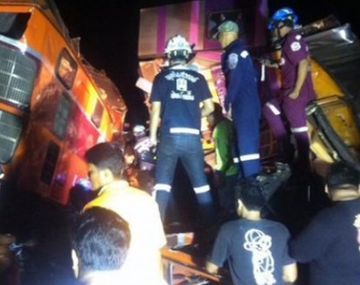 Choque de trenes en Tailandia