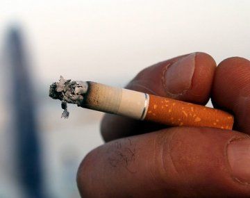El truco casero para eliminar el olor a cigarrillo del auto