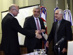 argentina fue el primer pais en dar batalla a los buitres argentina fue el primer pais en dar batalla a los buitres