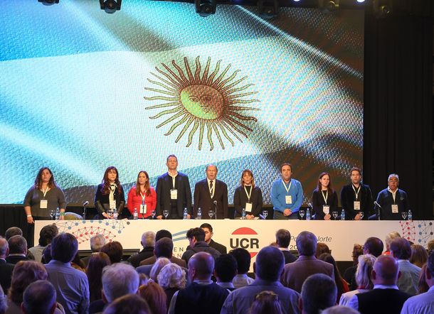 El radicalismo ratificó su pertenencia a Cambiemos y pidió ampliar la alianza