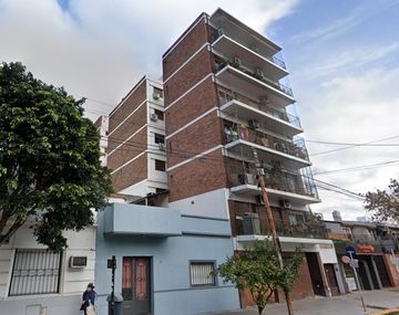 Macabro: denunció que salía olor fuerte de un departamento y la Policía encontró un cadáver