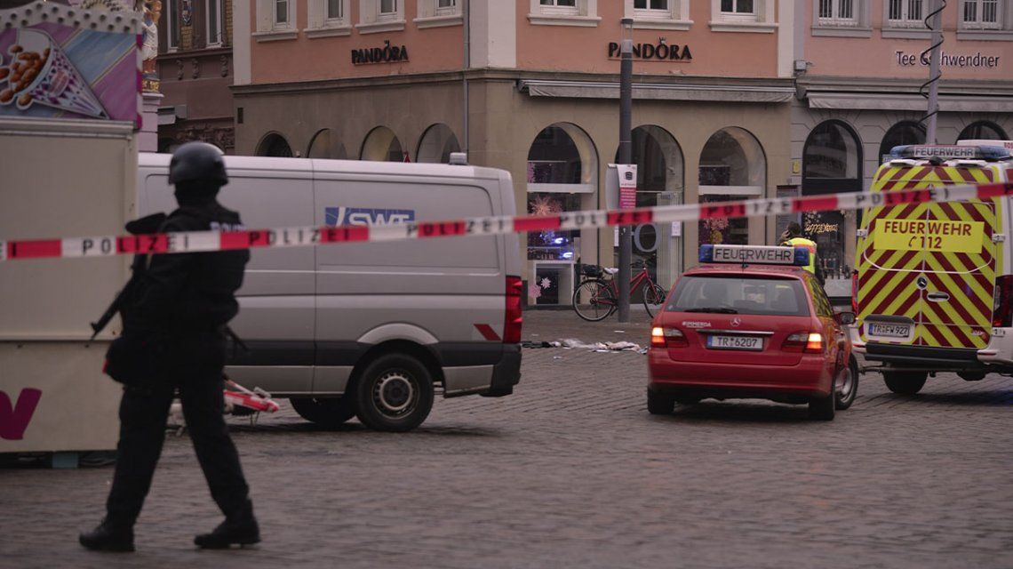 Alemania: un auto atropelló y mató a dos personas