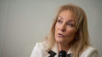 La intendenta de Montevideo, Carolina Cosse, fue cuestionada por su idea de crear una bicisenda que una al Obelisco con la Plaza Independencia. La intendenta de Montevideo, Carolina Cosse, fue cuestionada por su idea de crear una bicisenda que una al Obelisco con la Plaza Independencia.