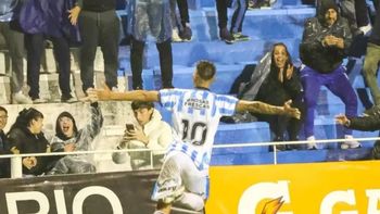 como en sus mejores epocas: el golazo de centurion en racing de cordoba