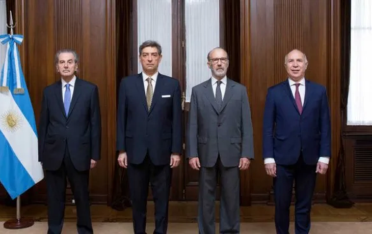 Corte Suprema: piden declarar inconstitucional la reelección de intendentes