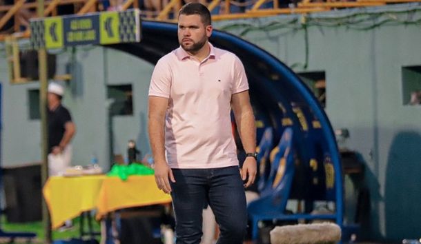 Quién es Ariel Galeano, el DT de 27 años que buscar dar el golpe con Libertad ante River