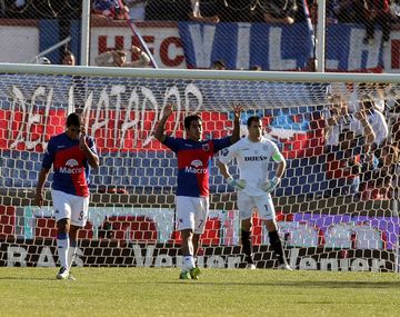 Tigre goleó a Racing y deja a Zubeldía en la cuerda floja