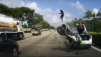 Grave accidente de moto en Singapur Grave accidente de moto en Singapur