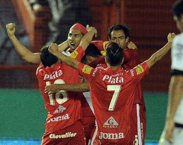 Argentinos expone la punta del certamen en su visita a Lanús