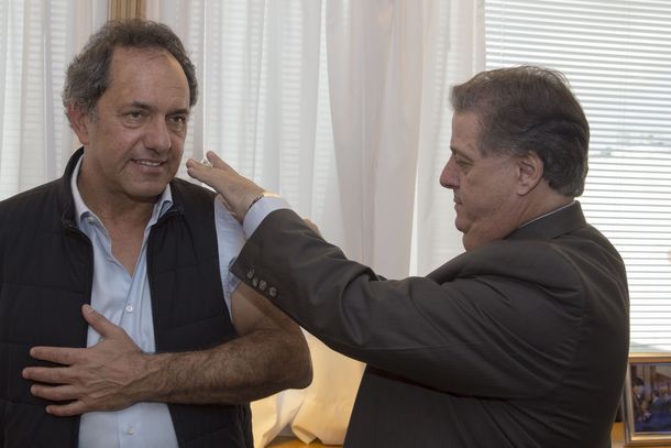Scioli se vacunó contra la gripe y llamó a no demorar la inmunización