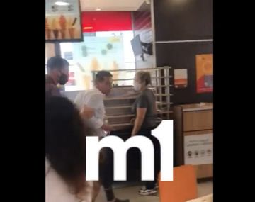 Antibarbijo quiso comer una hamburguesa