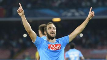 doblete de higuain en la victoria del napoli ante el marsella doblete de higuain en la victoria del napoli ante el marsella
