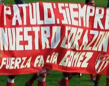 El homenaje de los jugadores de Atlético Paraná a Cristian Gómez