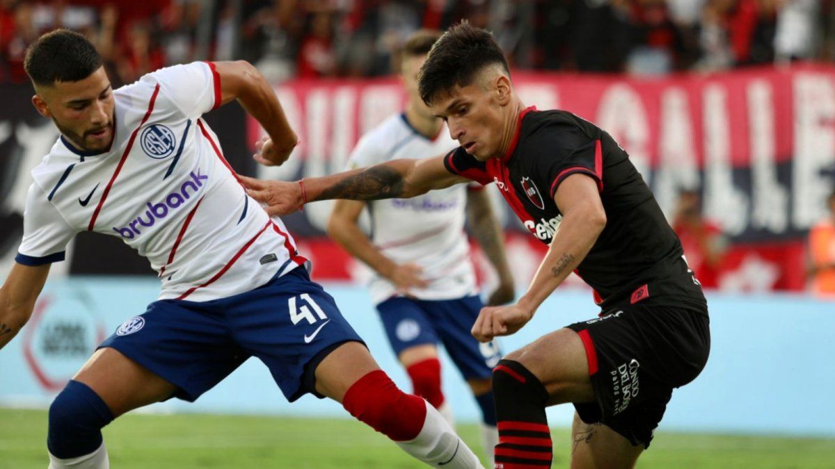 Newells ganó, gustó y goleó a un San Lorenzo sin ideas