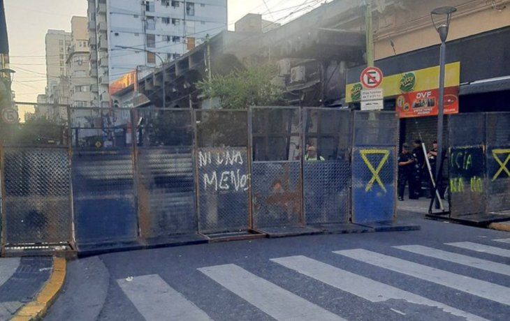 Once: nuevos allanamientos en depósitos por los manteros y el tránsito es un caos