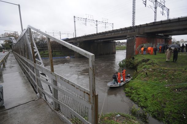 Desesperado pedido de la esposa y madre de los desaparecidos en el Riachuelo: Necesito encontrarlos