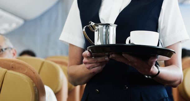 ¡Asqueroso! ¿Por qué no hay que tomar café en los aviones?