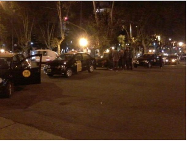 Un taxista discutió con un colectivero y lo apuñaló