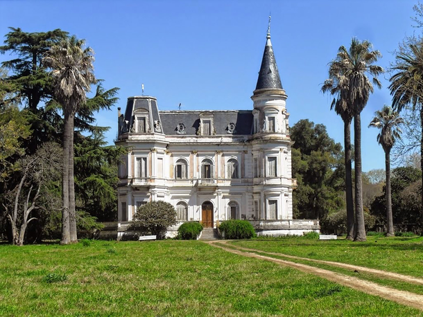 Escapadas en Buenos Aires: el pueblo con laguna y mucha cultura rural