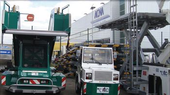 gremialistas siguen de paro por despidos en intercargo gremialistas siguen de paro por despidos en intercargo