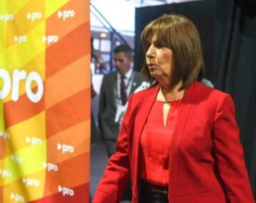 Artistas callejeros de Catamarca recibieron a Bullrich con la Marcha Peronista