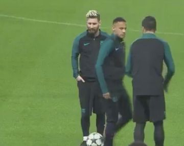 Suárez le tocó la pelota y el brasileño reaccionó