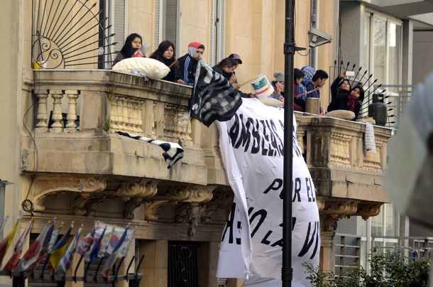 Desalojo de una vivienda en el barrio de Abasto