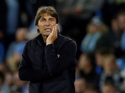 antonio conte renuncio al napoli para asumir en la seleccion de italia y resigno una fortuna antonio conte renuncio al napoli para asumir en la seleccion de italia y resigno una fortuna