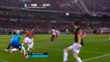 mira el polemico gol que le dio el empate a river ante colon: ¿hubo falta? mira el polemico gol que le dio el empate a river ante colon: ¿hubo falta?