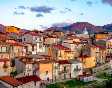 Cinquefrondi, el municipio italiano libre de coronavirus que vende casas a un euro