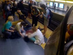 Donó sangre, se desmayó en una estación de subte y cayó en las vías