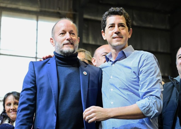 Insaurralde y Wado de Pedro en Lomas: Entregaron tablets del plan Conectar Igualdad