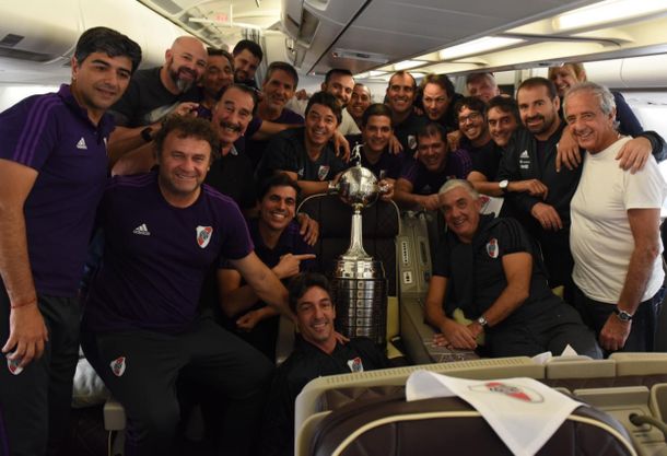 Los jugadores de River, rumbo al estadio: el video desde el interior del micro