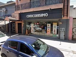 una cadena de heladerias cerro dos sucursales por la crisis economica y salio a rematar todo su mobiliario una cadena de heladerias cerro dos sucursales por la crisis economica y salio a rematar todo su mobiliario