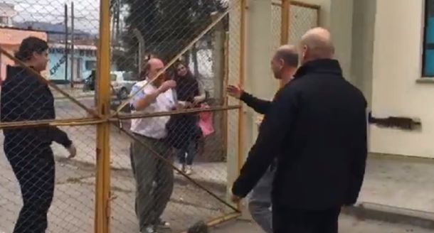 Sergio Hernández paró a saludar al particular fanático