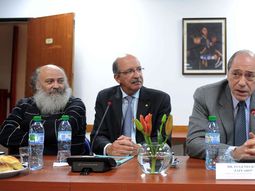 zaffaroni: hubo mano desestabilizante, detras del reclamo policial zaffaroni: hubo mano desestabilizante, detras del reclamo policial