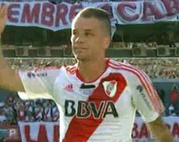 El zurdo tardó de más para agradecer el cariño y, de yapa, se la agarró con el banco de Boca