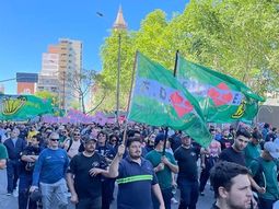 El sindicato de la bebida realiza una huelga tras el cierre de la planta que FNC tiene en Minas. El sindicato de la bebida realiza una huelga tras el cierre de la planta que FNC tiene en Minas.