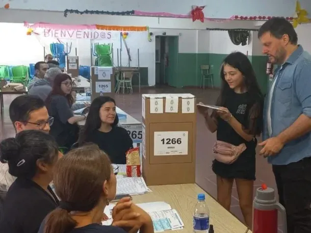 Leandro Santoro tras su voto: Campaña del miedo es sembrar sombra sobre la posibilidad del fraude electoral