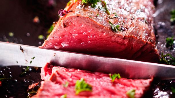 ¿Cómo hacer una carne al horno sin usar casi el horno?