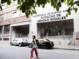 violenta agresion de un militante libertario a otro de izquierda en la facultad de ciencias sociales violenta agresion de un militante libertario a otro de izquierda en la facultad de ciencias sociales