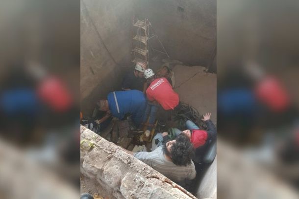 San Juan: se juntaron a rezar y los tragó un pozo de 3 metros