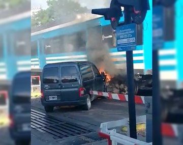 Servicio limitado en el Tren Sarmiento por una formación que embistió a una camioneta