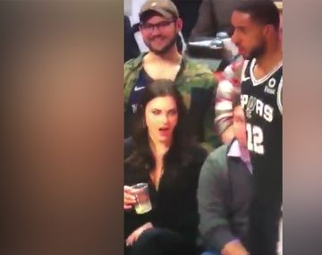 ¿Qué mira? La increíble reacción de una mujer al ver de cerca a una estrella de la NBA se hizo viral