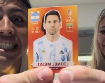 Locura por el álbum del Mundial: la reacción de Facundo Farías cuando le tocó la figurita de Messi