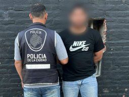 detuvieron en la cancha a hincha de riestra que estaba profugo por abuso sexual detuvieron en la cancha a hincha de riestra que estaba profugo por abuso sexual