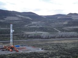 Explosión en yacimiento petrolero