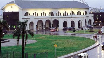 El puerto de Buquebus en Montevideo espera aumentar la actividad durante la temporada de verano. El puerto de Buquebus en Montevideo espera aumentar la actividad durante la temporada de verano.